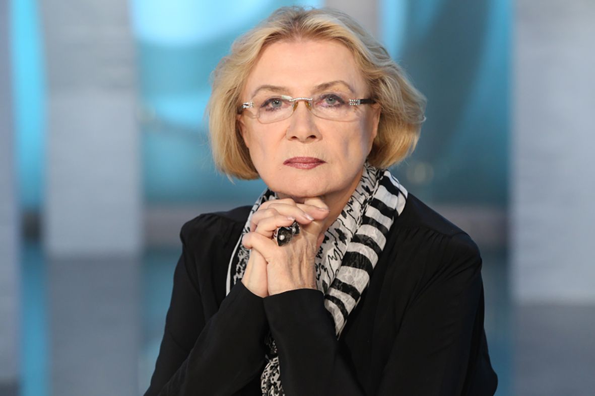 Алла Демидова