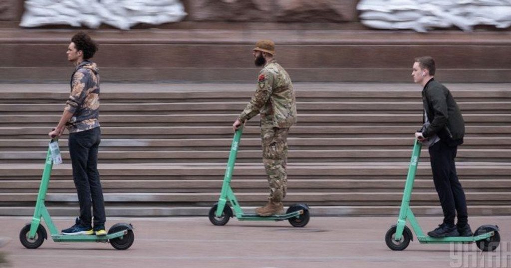 Яким транспортом можна керувати без водійських прав в Україні