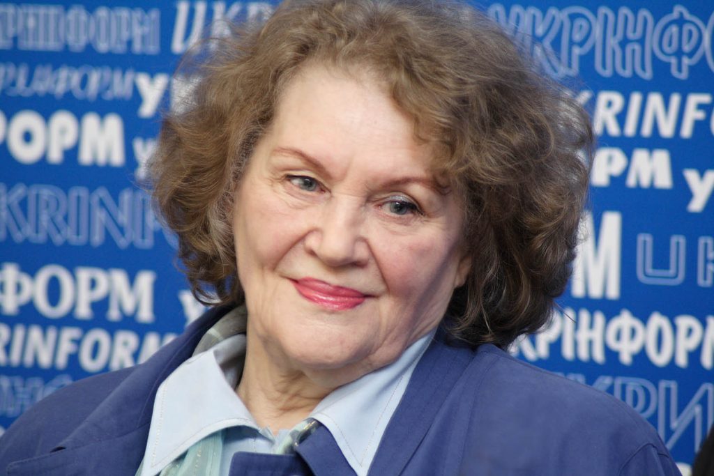 Ліна Костенко Біографія: Життя, Творчість та Вплив