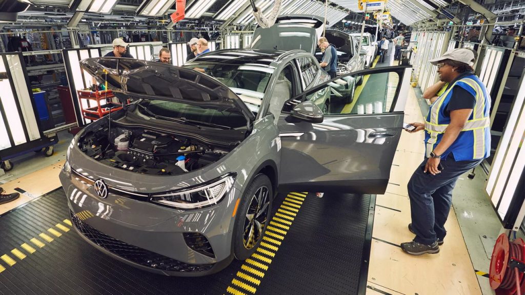 Volkswagen зняв з виробництва популярний електромобіль на користь нового бензинового кросовера