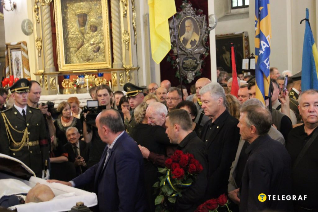 Хто Такий Андрій Парубій: Біографія, Кар'єра та Особисте Життя