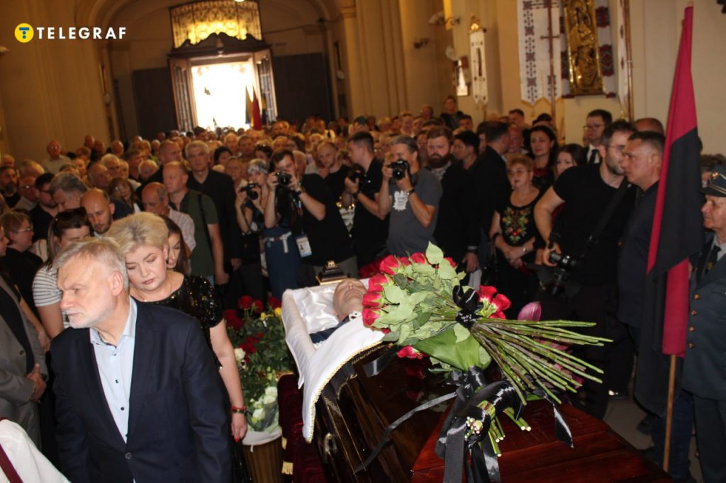 Хто Такий Андрій Парубій: Біографія, Кар'єра та Особисте Життя