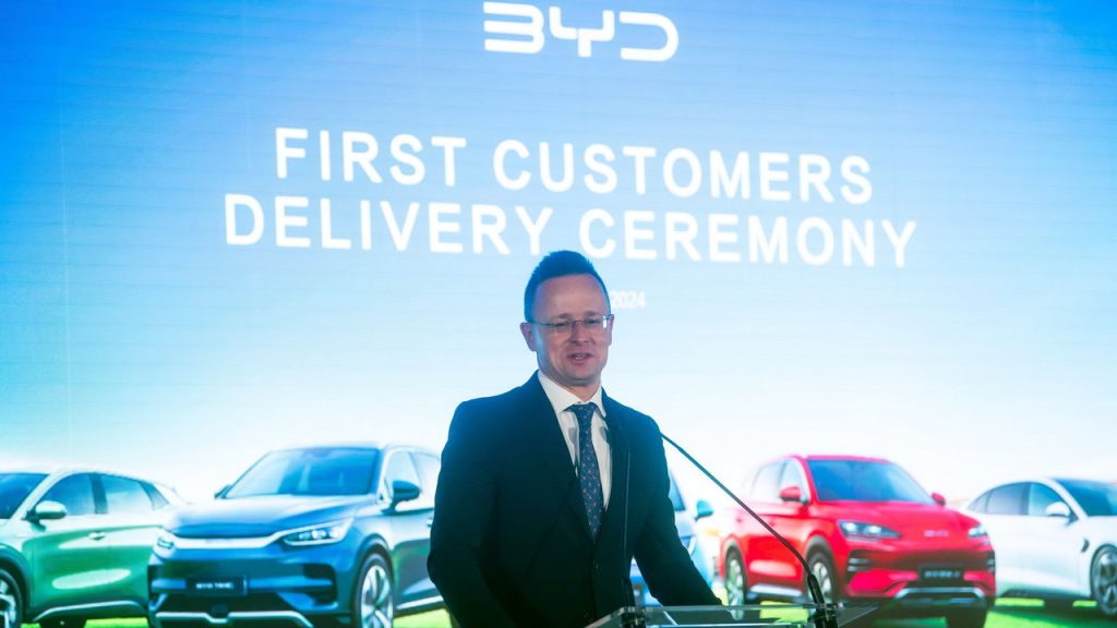 Колишній глава МЗС Угорщини перейшов працювати до BYD: китайський автогігант призначив нового топменеджера