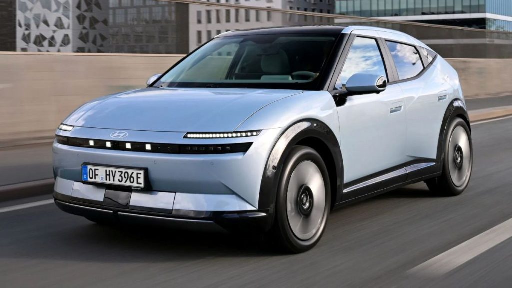 Hyundai виводить на ринок недорогий електромобіль із запасом ходу майже 500 км