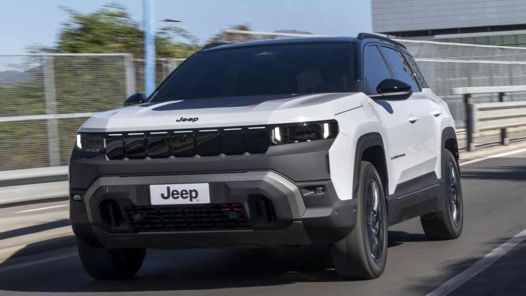 Новий Jeep Compass 4xe виходить на європейський ринок: електричний кросовер став ще більш позашляховим