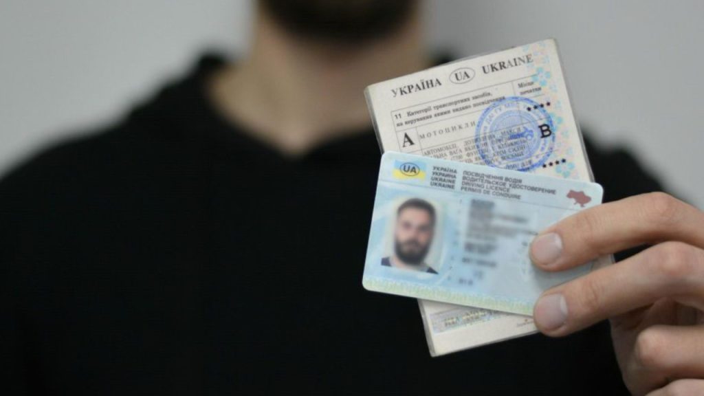 В Україні суттєво змінили правила видачі посвідчень водія: чи потрібно замінювати старі права та складати іспити